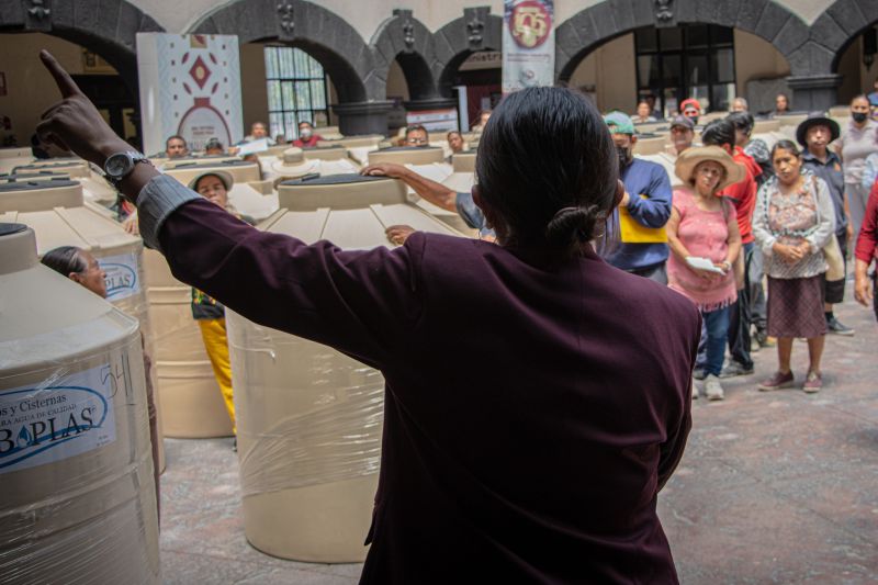 ENTREGAN 140 TINACOS A BAJO COSTO EN MELCHOR OCAMPO