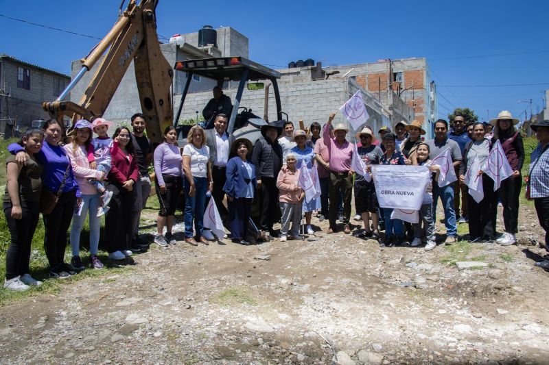 Damos inicio a la construcción de guarniciones y banquetas en Prolongación Pino Suárez, Tenopalco