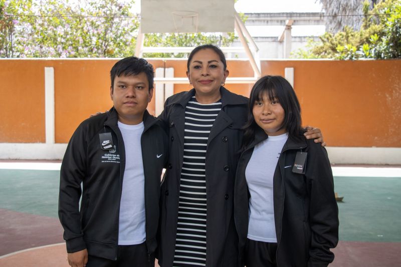 Impulsamos el talento de estudiantes del CAM No. 52 con entrega de uniformes deportivos