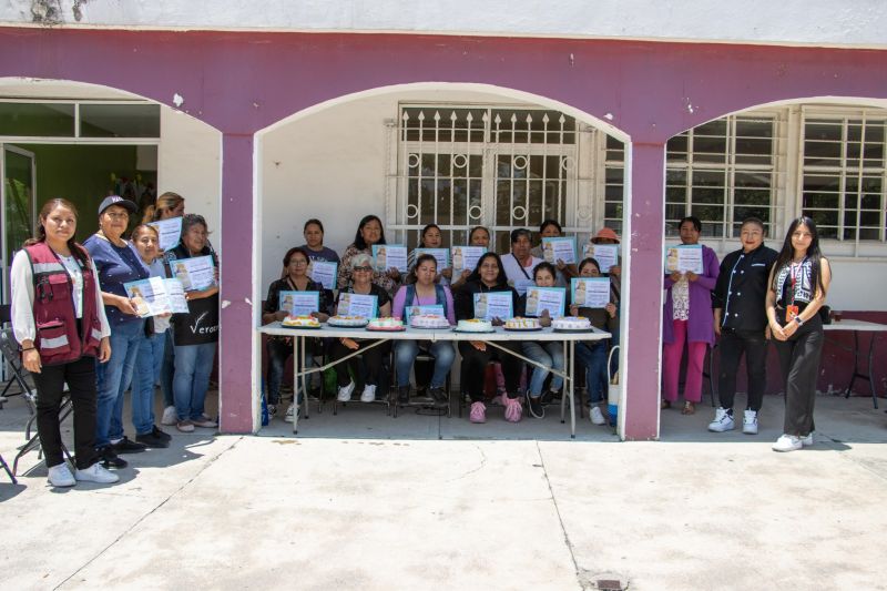 Con gran participación se llevó a cabo el curso de repostería “Pastel de 3 Leches” en Melchor Ocampo