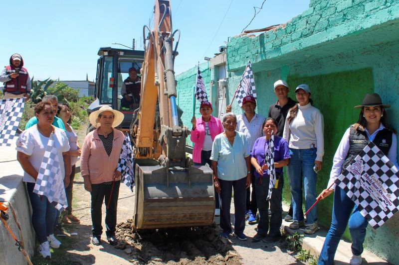 CON OBRAS QUE TRANSFORMAN ARRANCA EL DRENAJE SANITARIO EN CERRADA LA MONERA
