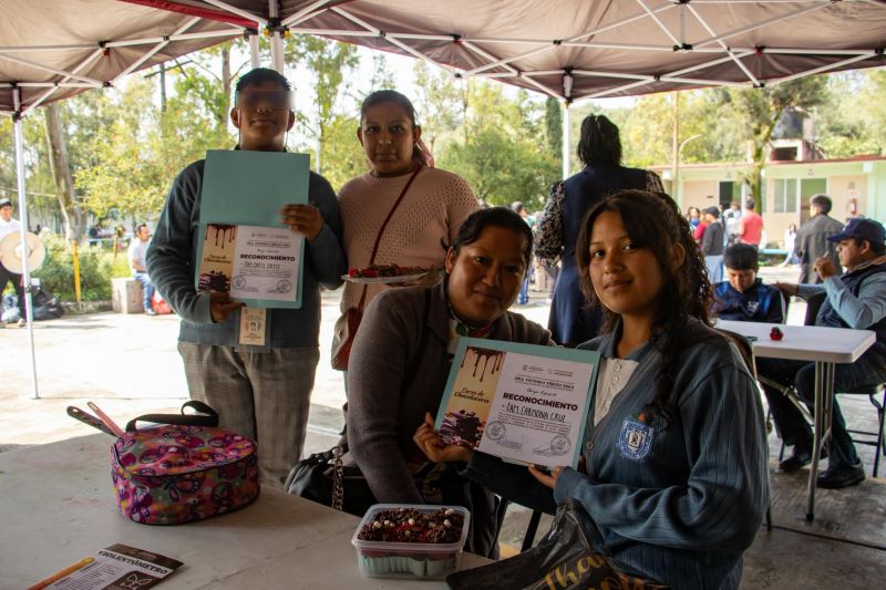 Impulsamos curso de chocolatería en Tenopalco durante los festejos del Día de la Familia