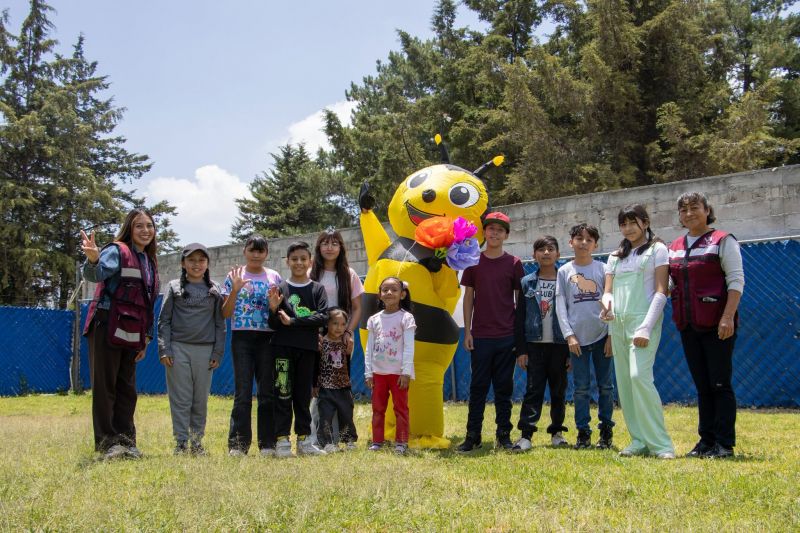 Niñas y niños aprenden sobre la importancia de la polinización