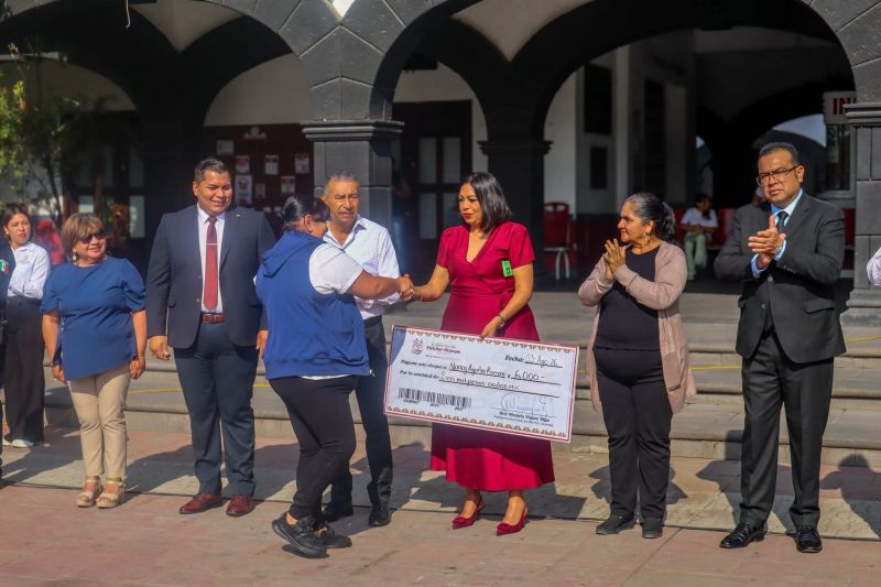Gobierno de Melchor Ocampo fortalece el bienestar de las familias con la entrega de apoyos durante e